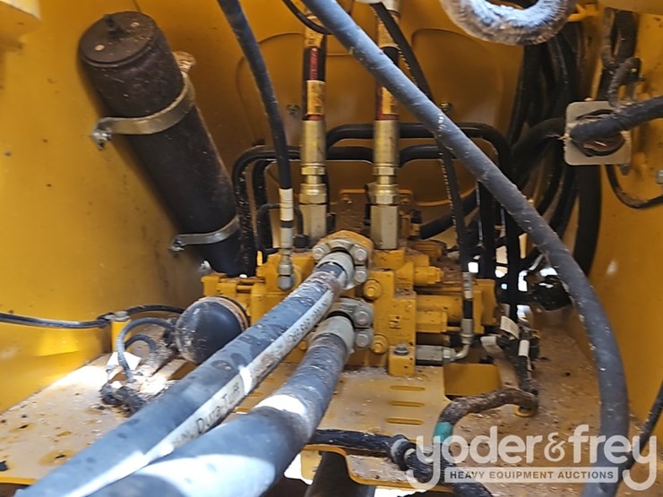 2023-deere-644p-image-45