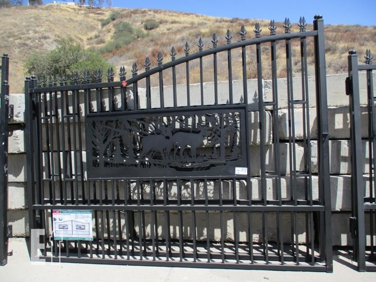 7'-x-20'-bi-parting-driveway-farm-gate-image-1