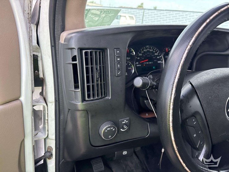 2014-chevrolet-express-2500-image-13