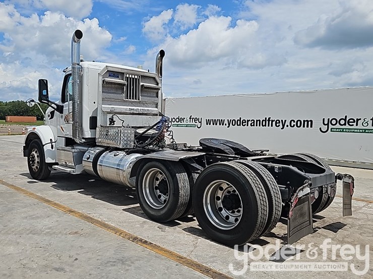 2018-peterbilt-567-image-4