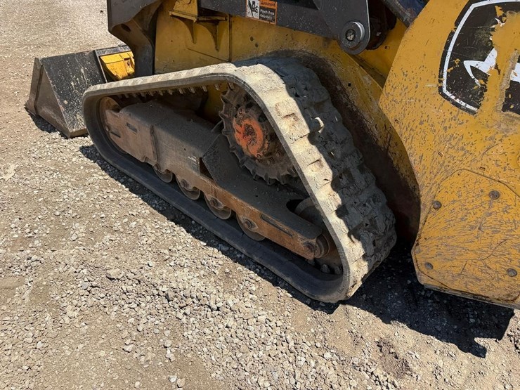 2021-deere-317g-image-16