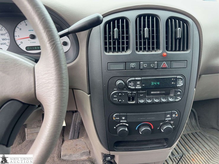 2002-dodge-caravan-image-13