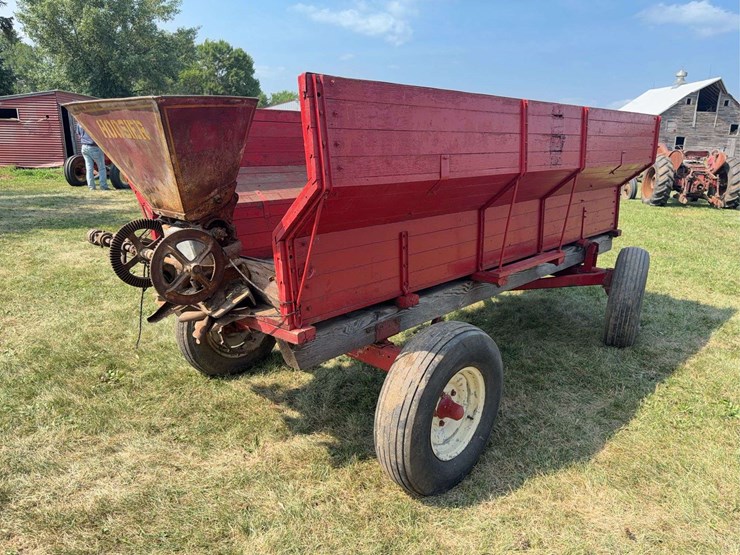 flare-box-wagon-with-hoosier-spreader-image-3
