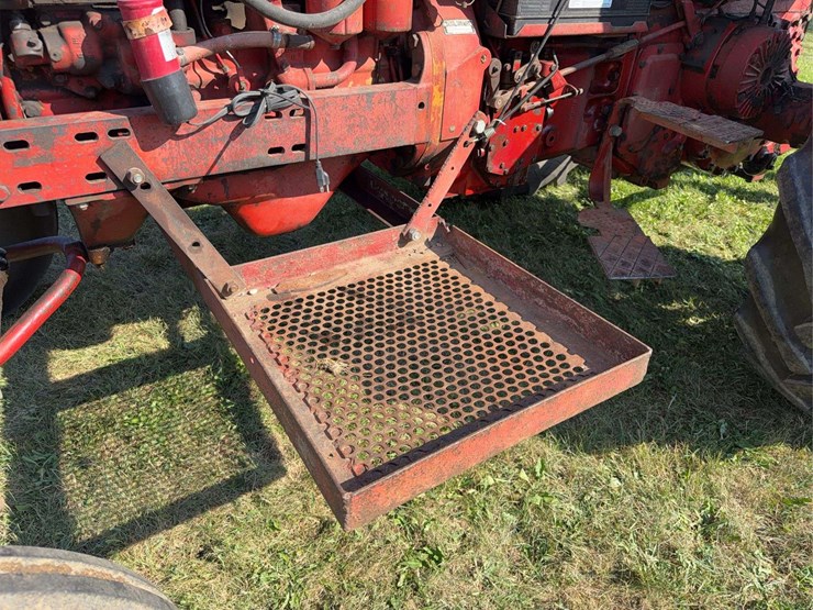 farmall-806-diesel-image-50