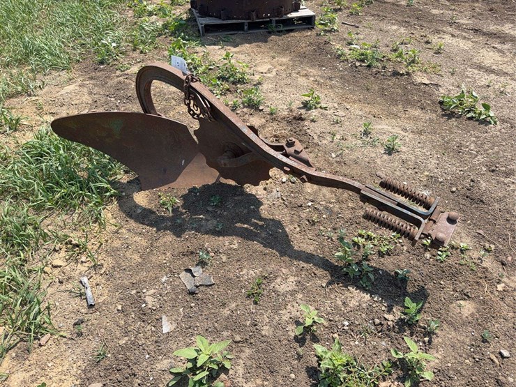 one-bottom-plow-image-1