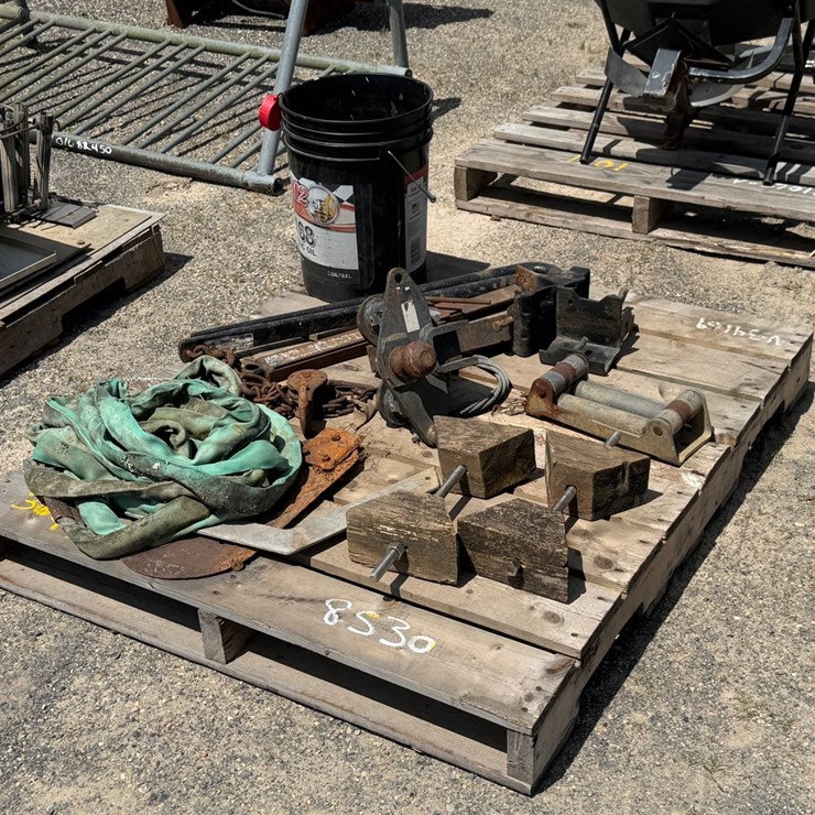 #1613 • PALLET OF MISC ITEMS, HITCH WITH CAMPER SWAY KIT