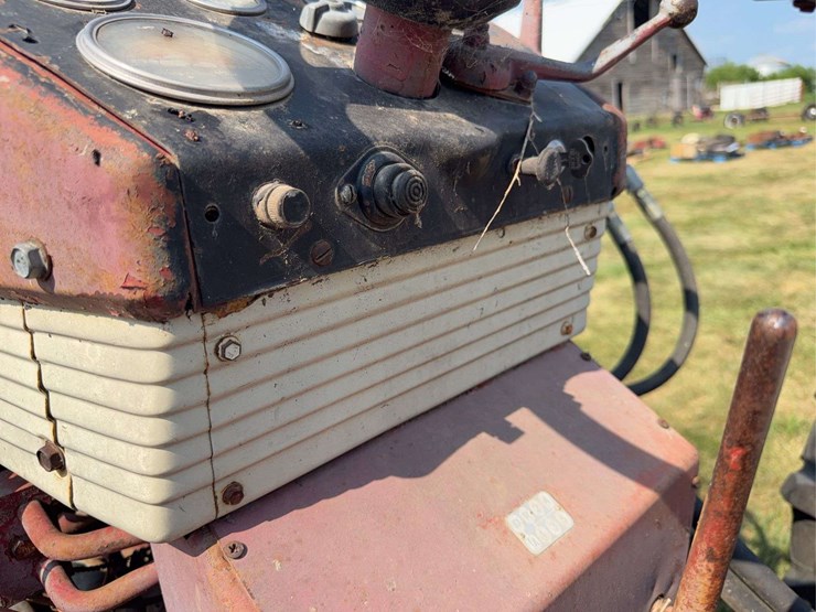 farmall-340-gas-with-loader-image-52
