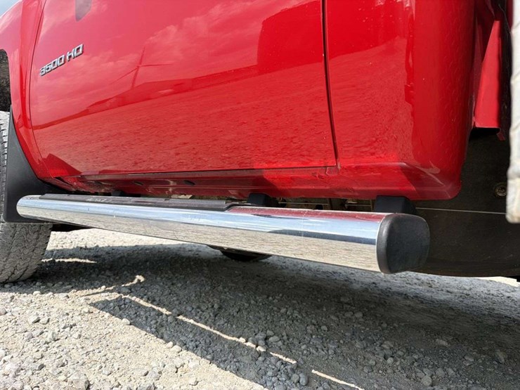 2013-chevrolet-3500-image-8