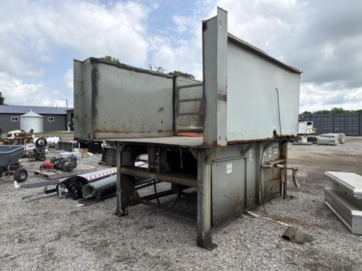 trash-compactor-image-1