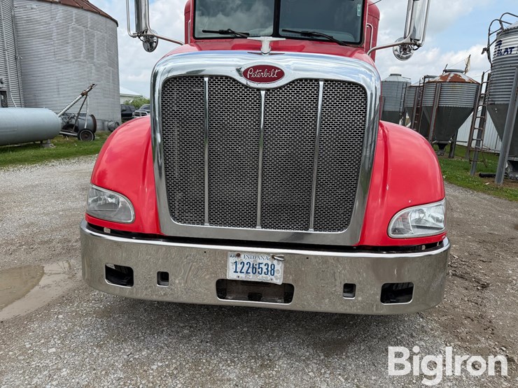 2010-peterbilt-384-image-17