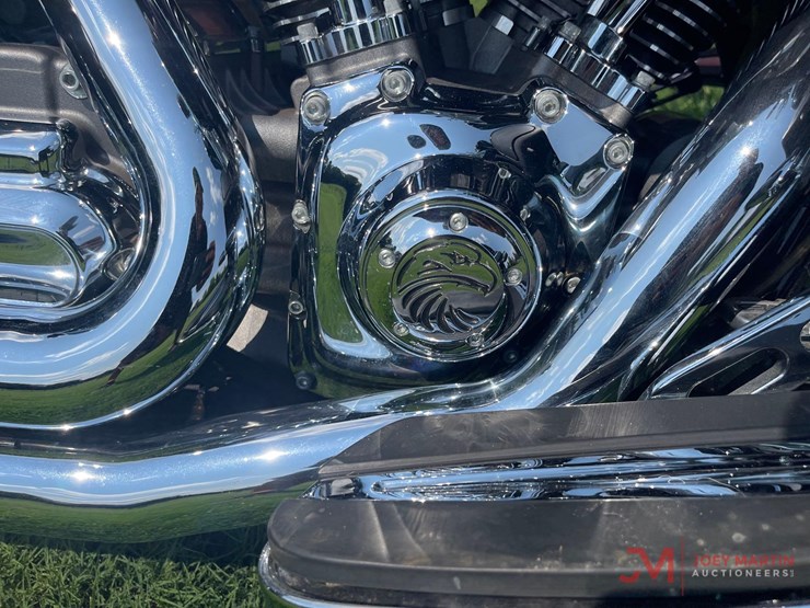 2014-harley-davidson-cvo-limited-mt.-rushmore-project-image-12