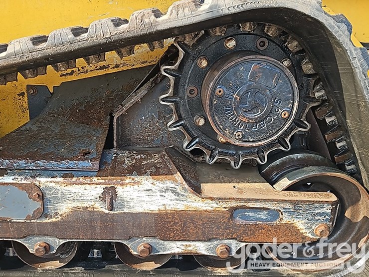 2021-deere-331g-image-19