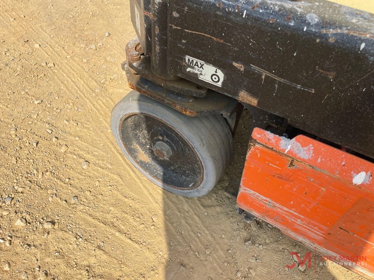 2017-jlg-1932r-image-10