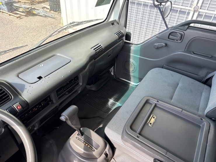 1999-isuzu-npr-image-36