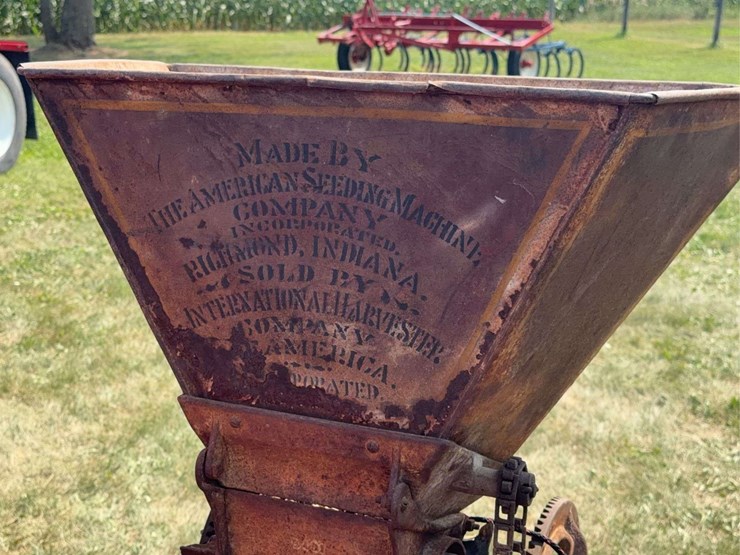 flare-box-wagon-with-hoosier-spreader-image-24