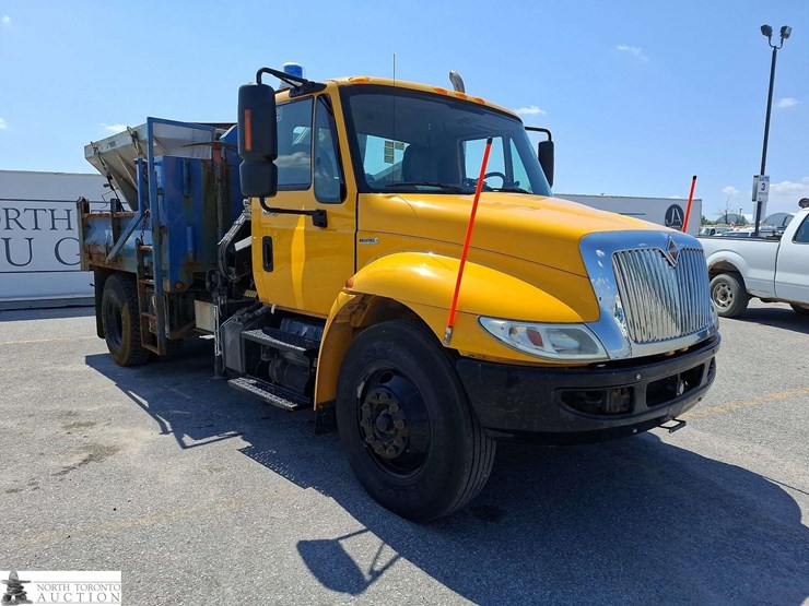 2011-international-durastar-4300-image-3