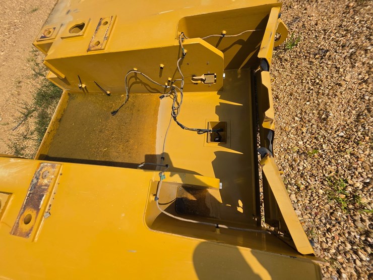2023-caterpillar-374-image-123