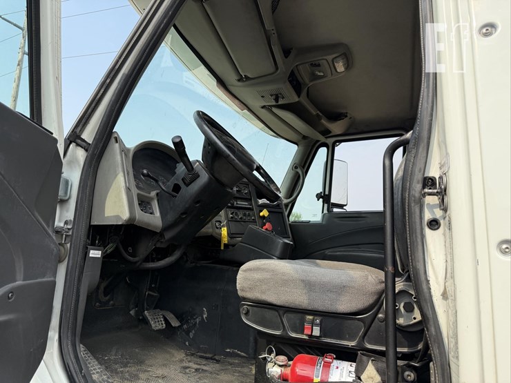 2009-international-transtar-8600-image-39