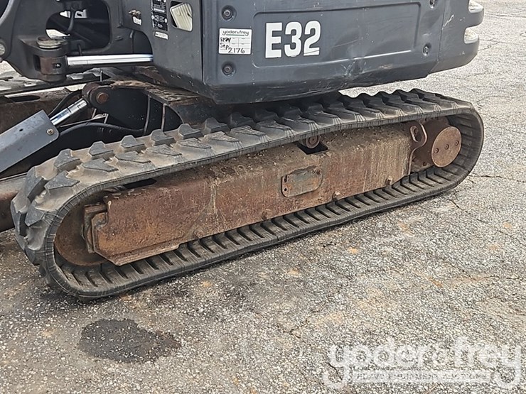 2016-bobcat-e32-image-17