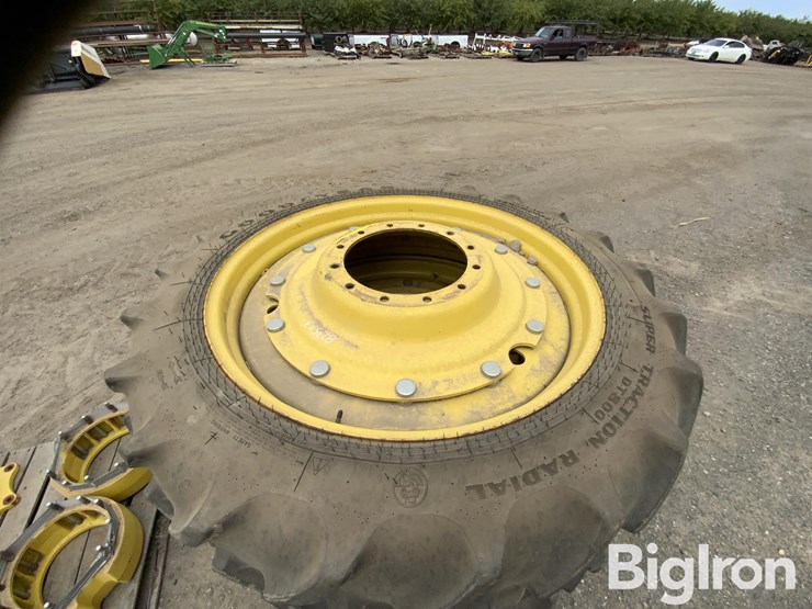 john-deere-8235r-image-13