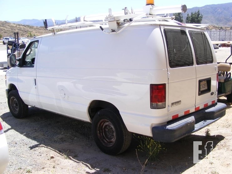 2010-ford-e250-image-3