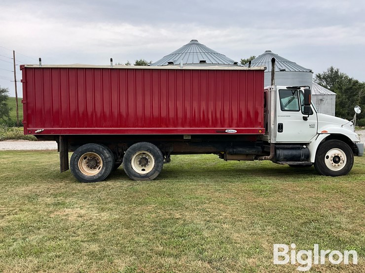 2002-international-durastar-4400-image-4