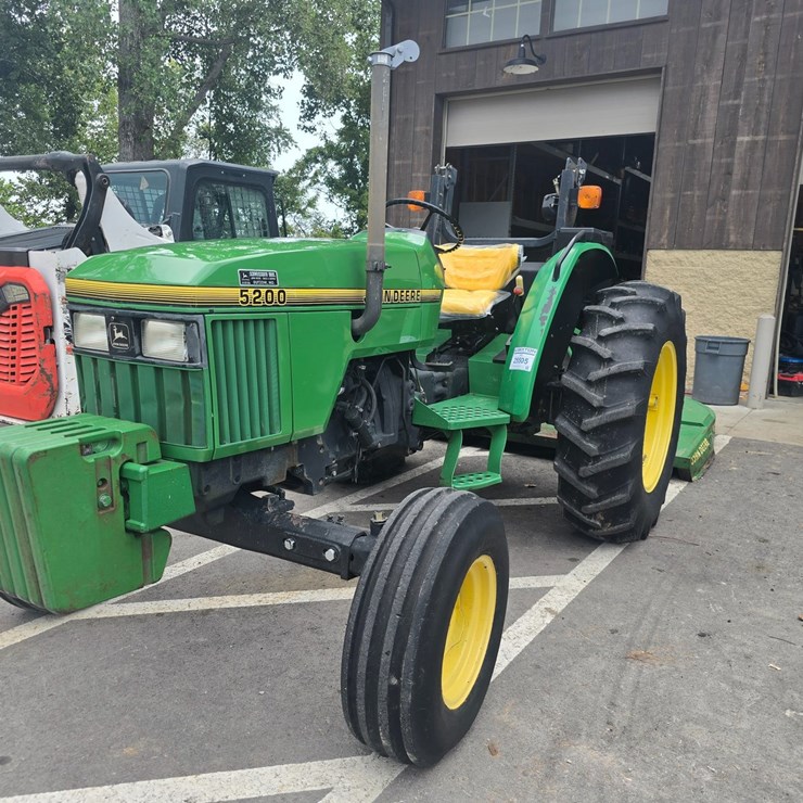 JOHN DEERE 5200