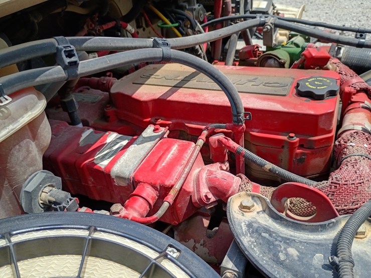 2013-freightliner-m2-106-image-33