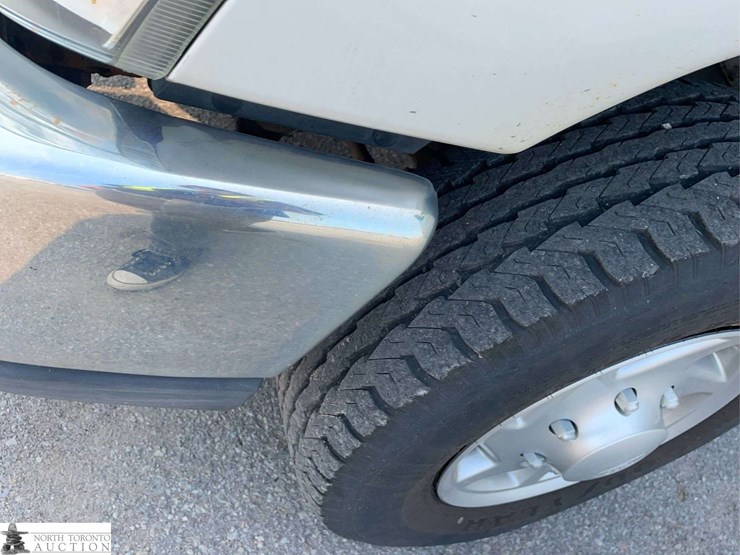 2011-ford-cargo-image-25