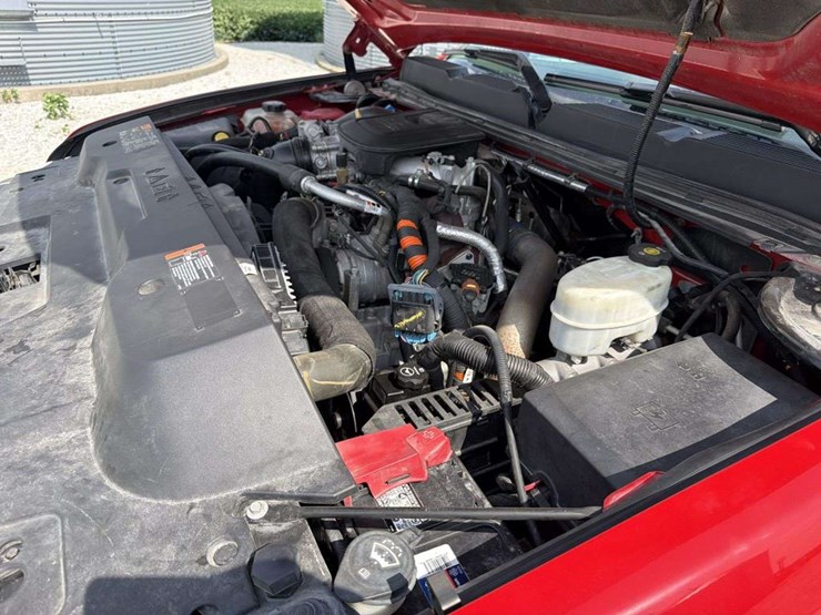 2013-chevrolet-3500-image-22