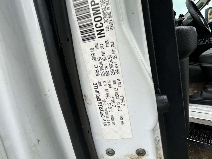 2016-ram-5500-bucket-truck-image-56
