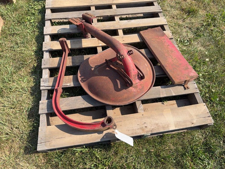 farmall-seat-pan,-pedal,-and-battery-box-image-1