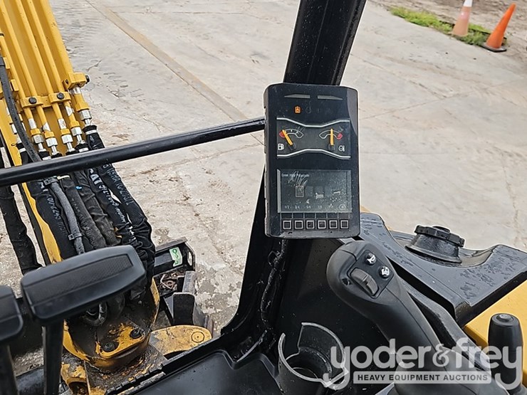 2023-caterpillar-302.7cr-image-35