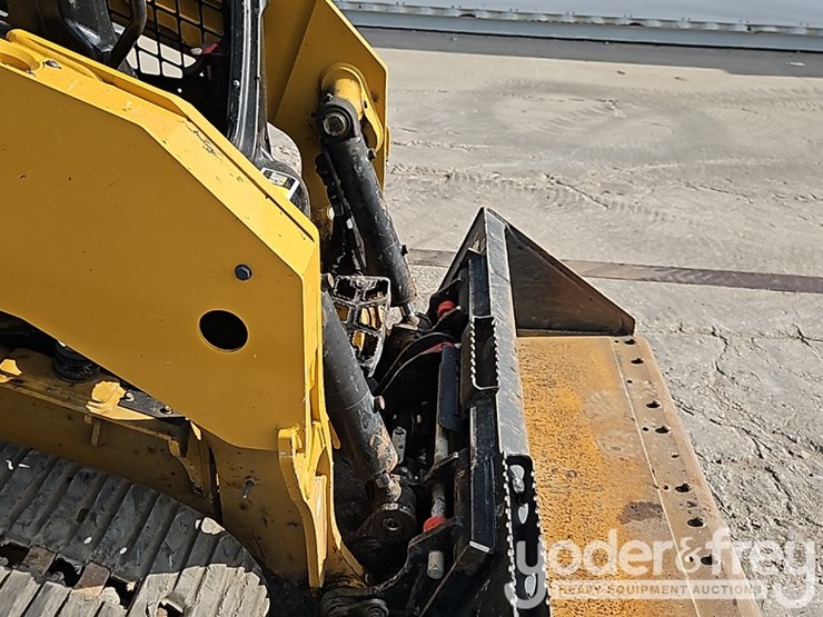 2025-caterpillar-255-image-12