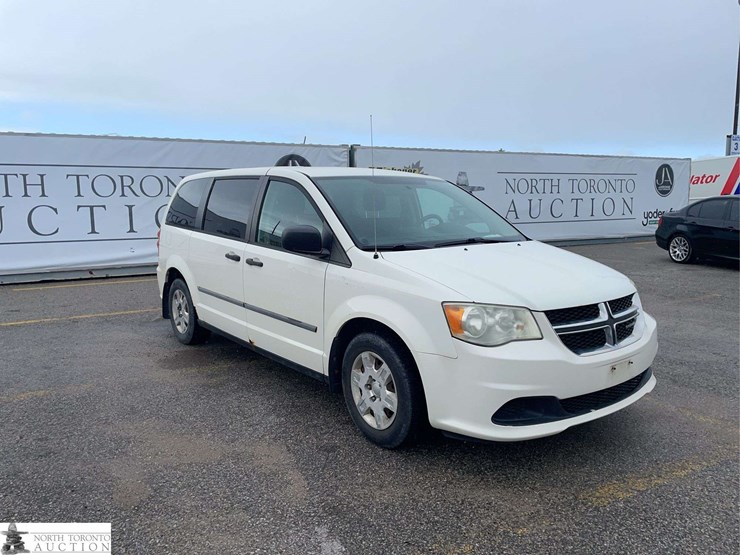 2011-dodge-grand-caravan-image-3