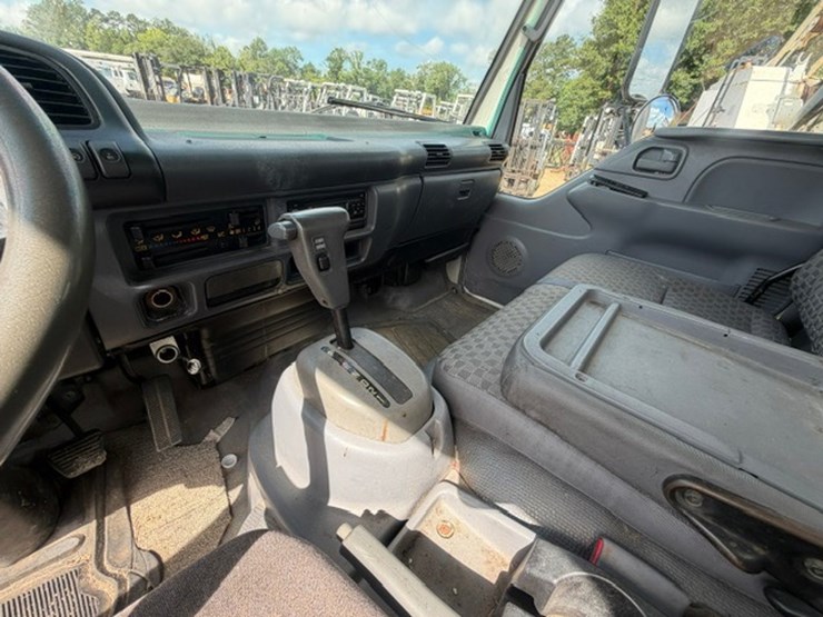 2007-isuzu-npr-image-55