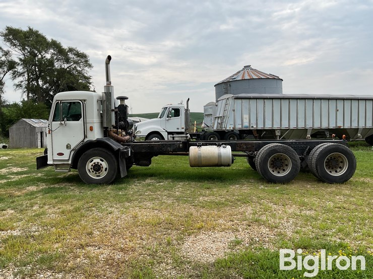 2004-peterbilt-320-image-8