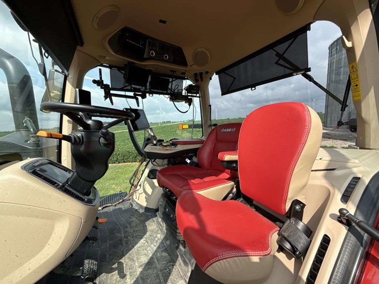 2024-case-ih-340-image-32