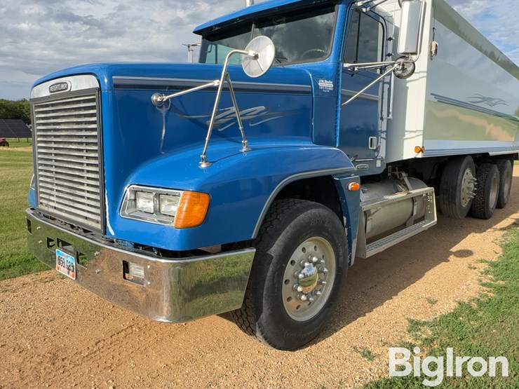 2000-freightliner-fld120-image-16