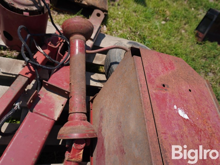 new-holland-845-image-17