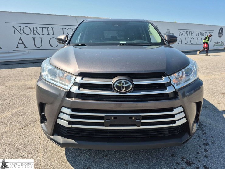 2017-toyota-highlander-image-2