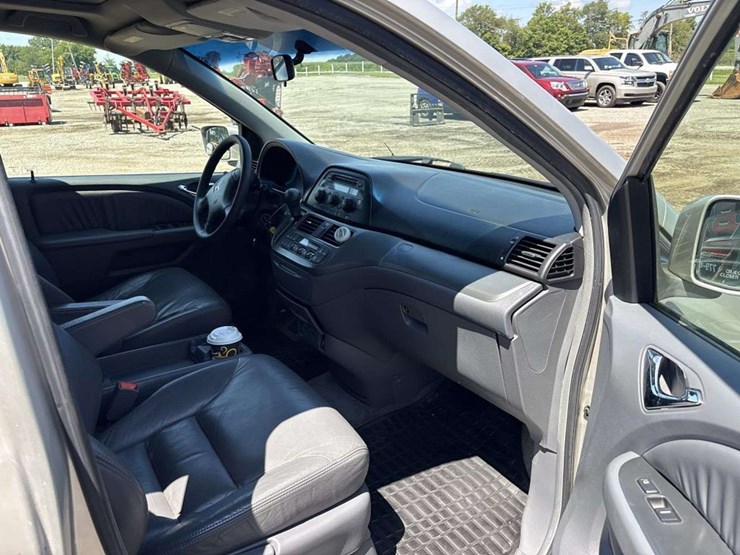 2005-honda-odyssey-image-15