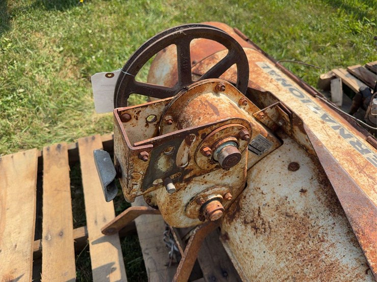 cub-cadet-rear-mounted-tiller-image-13