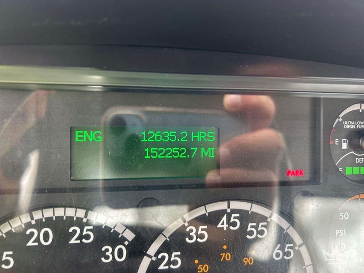 2016-freightliner-m2-106-image-7