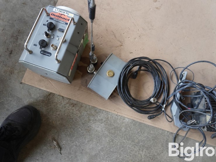 outback-baseline-x-rtk-base-station-image-9