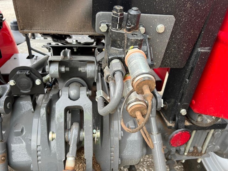 2025-massey-ferguson-2605h-image-7
