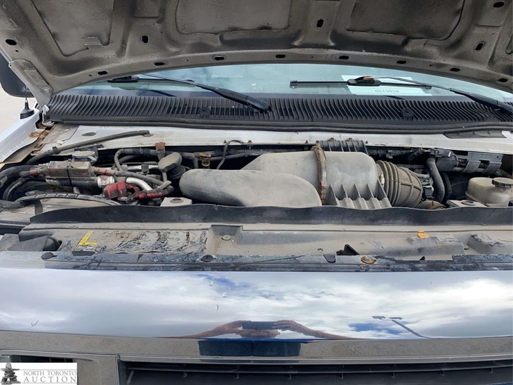 2010-ford-cargo-image-16