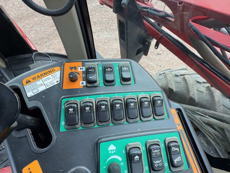 2009-case-ih-4420-self-propelled-sprayer-image-59