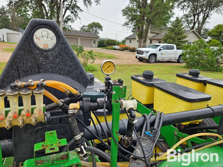 john-deere-7300-image-12