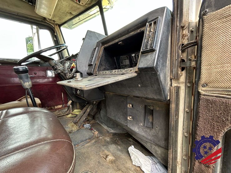 1987-peterbilt-379-image-73